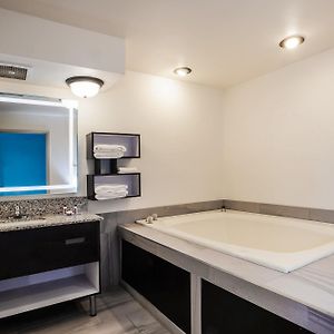 Deluxe King Studio